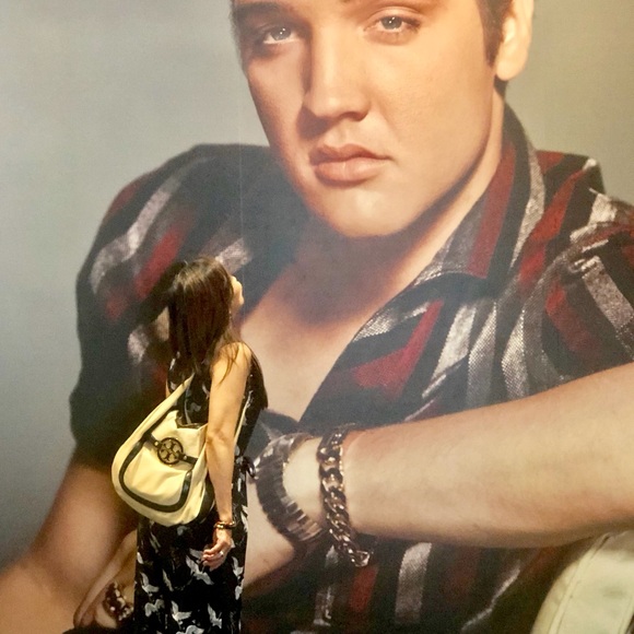 Meet your Posher! - Picture 4 of 5